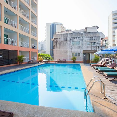Eastiny Plaza Hotel Патая Екстериор снимка