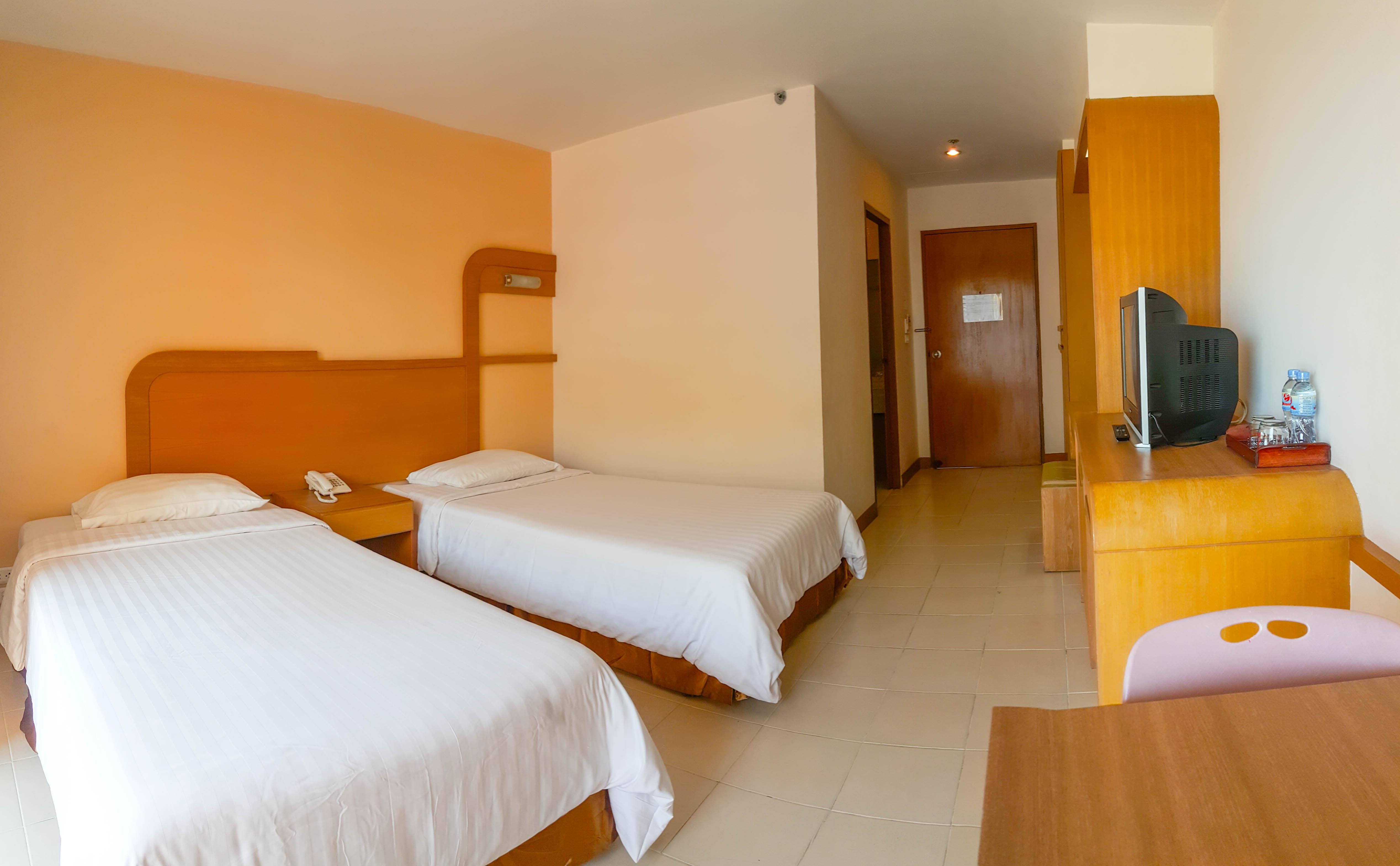 Eastiny Plaza Hotel Патая Екстериор снимка