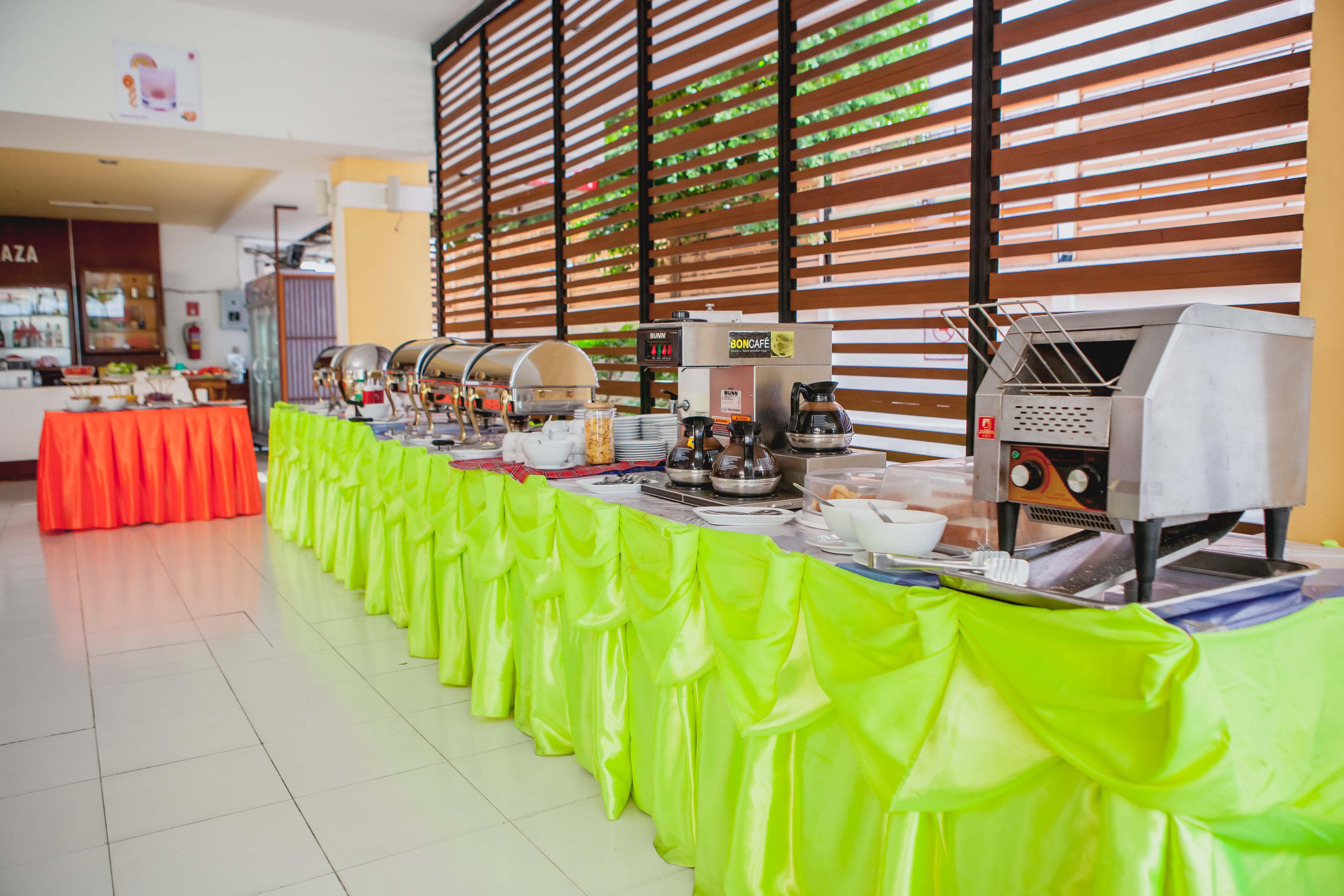 Eastiny Plaza Hotel Патая Екстериор снимка
