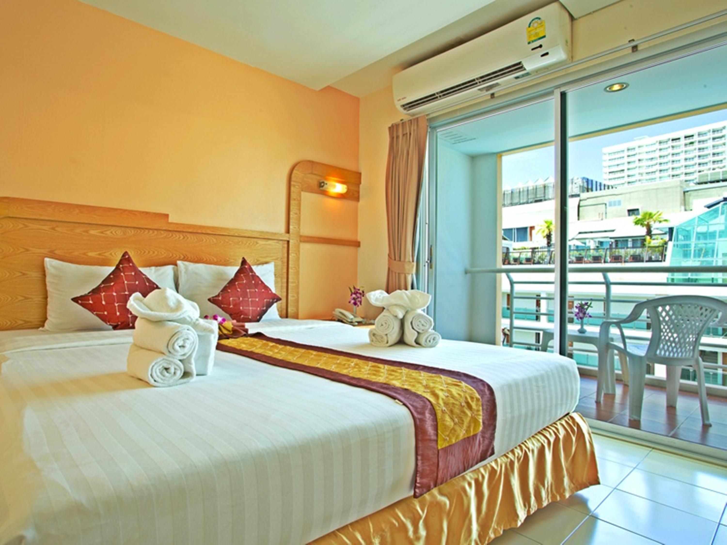 Eastiny Plaza Hotel Патая Екстериор снимка