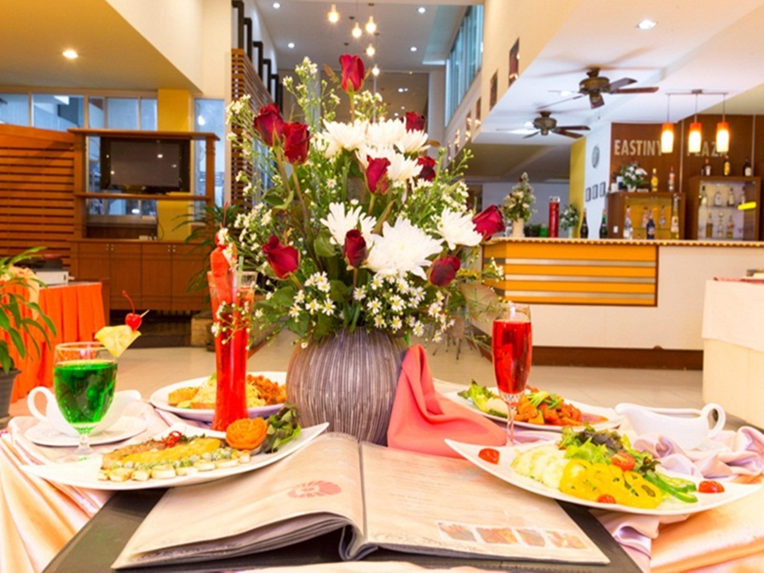 Eastiny Plaza Hotel Патая Екстериор снимка