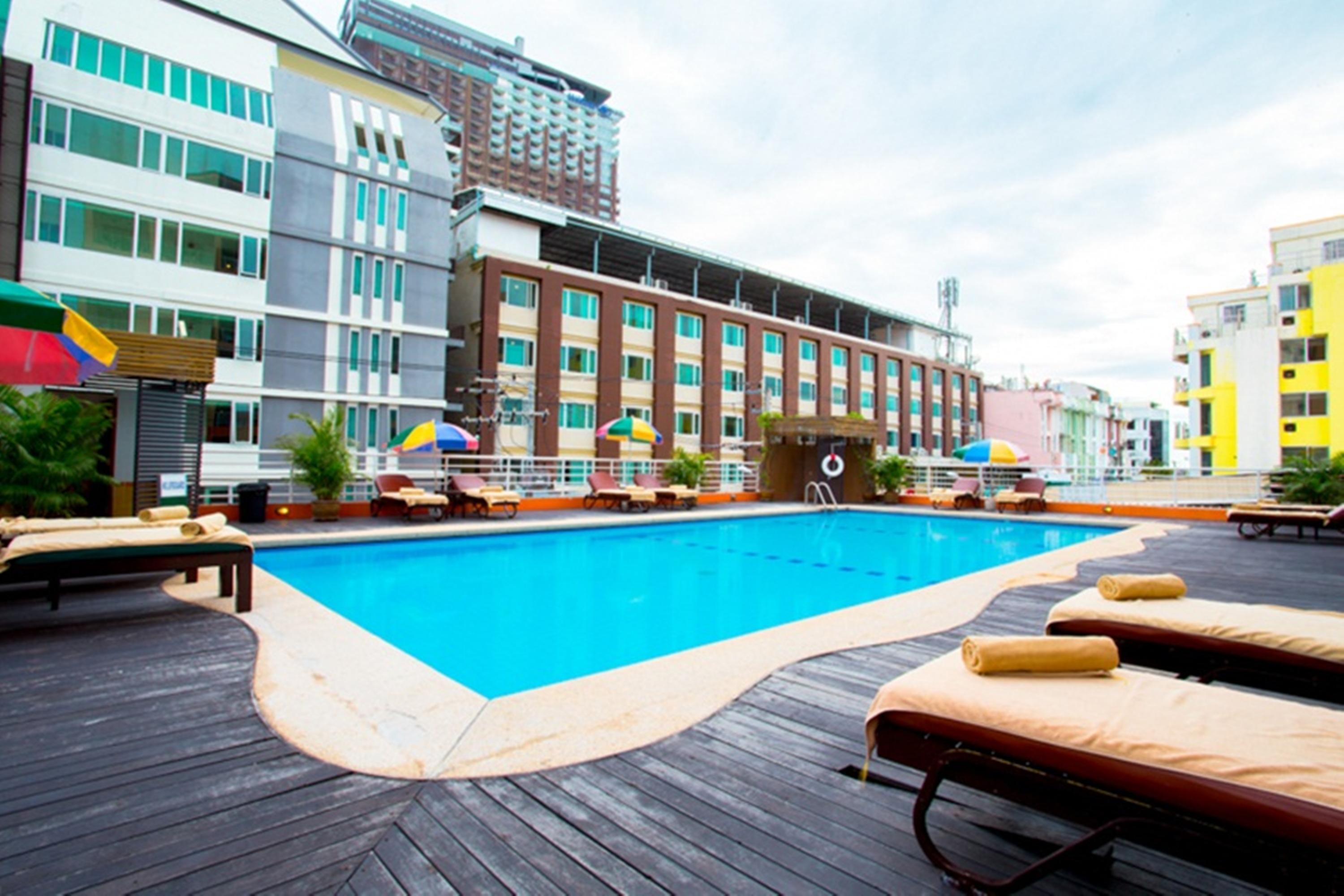 Eastiny Plaza Hotel Патая Екстериор снимка