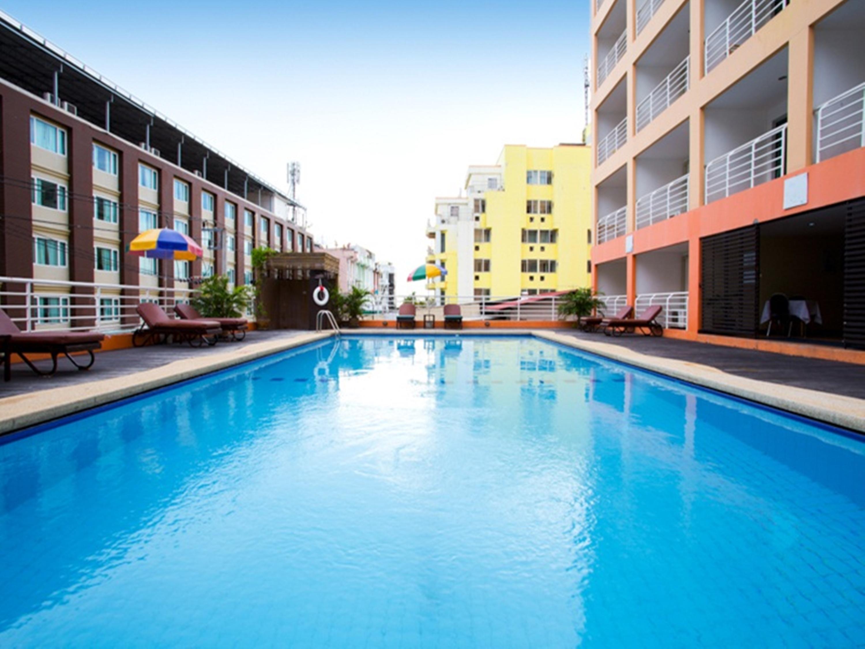 Eastiny Plaza Hotel Патая Екстериор снимка