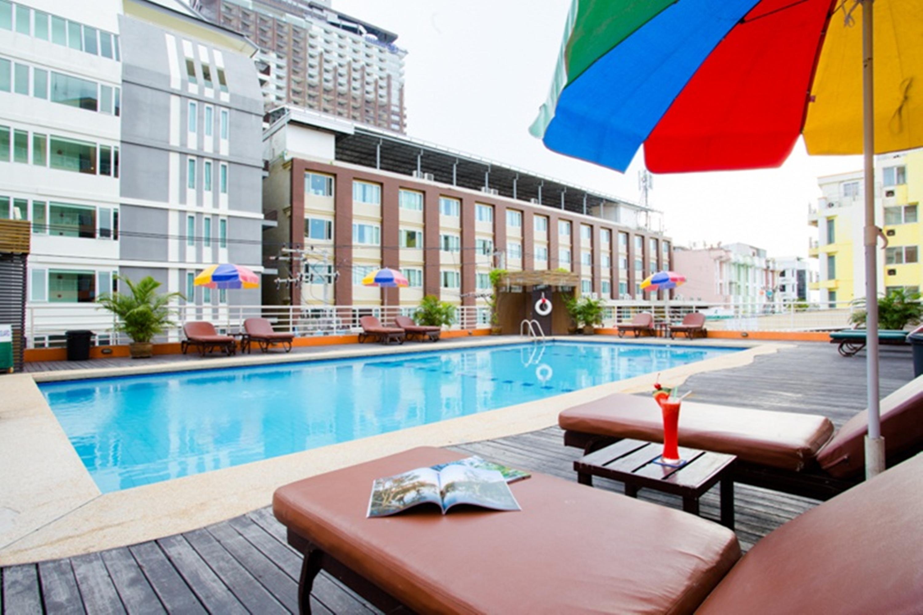 Eastiny Plaza Hotel Патая Екстериор снимка