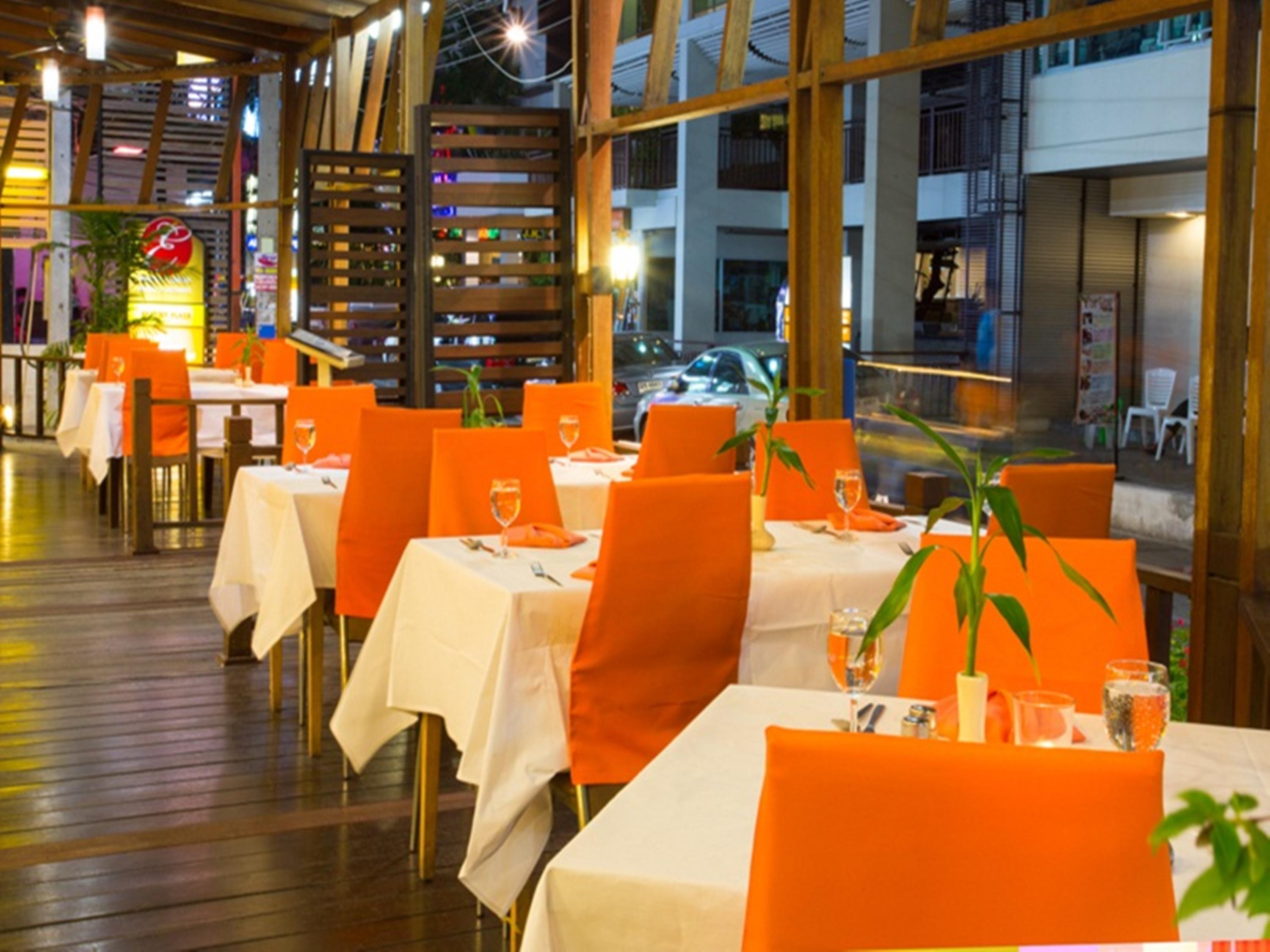 Eastiny Plaza Hotel Патая Екстериор снимка