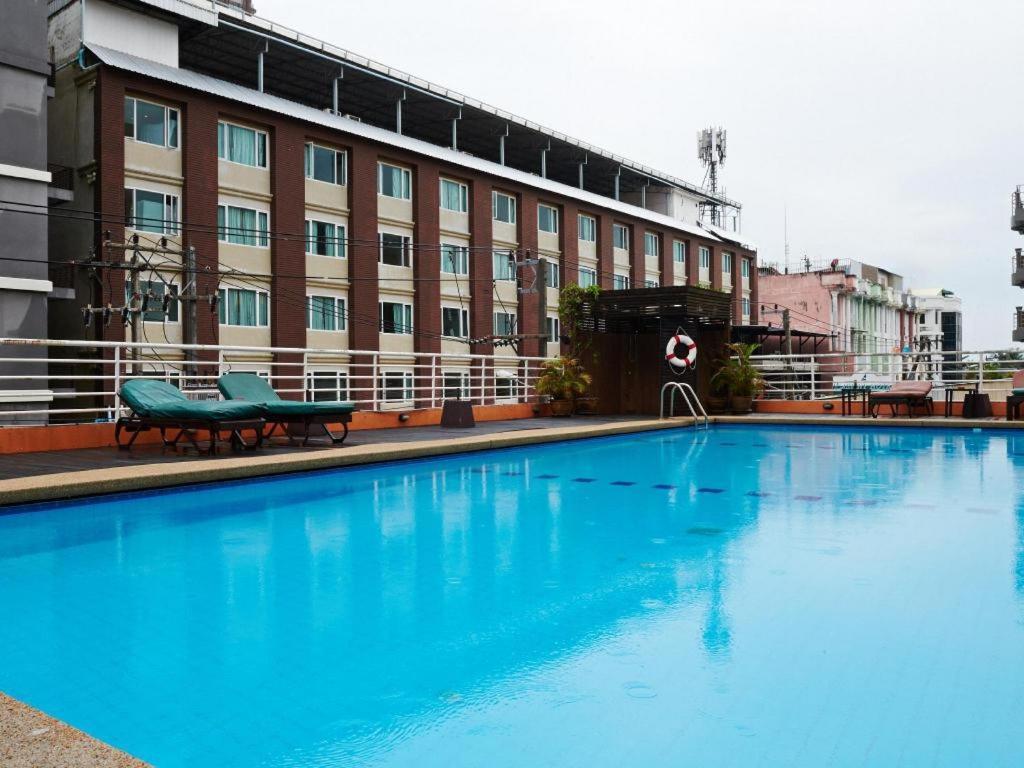 Eastiny Plaza Hotel Патая Екстериор снимка