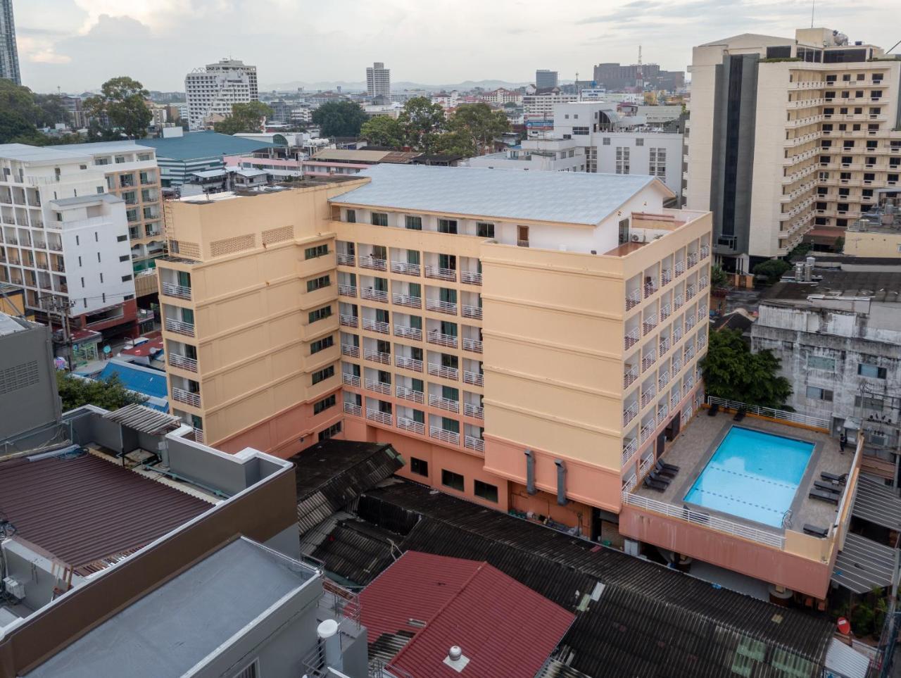 Eastiny Plaza Hotel Патая Екстериор снимка