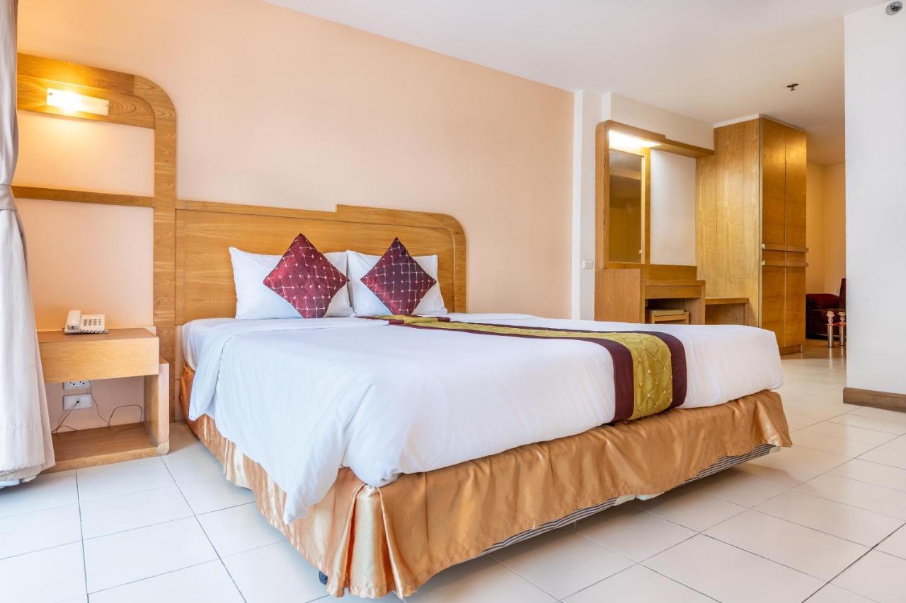 Eastiny Plaza Hotel Патая Екстериор снимка