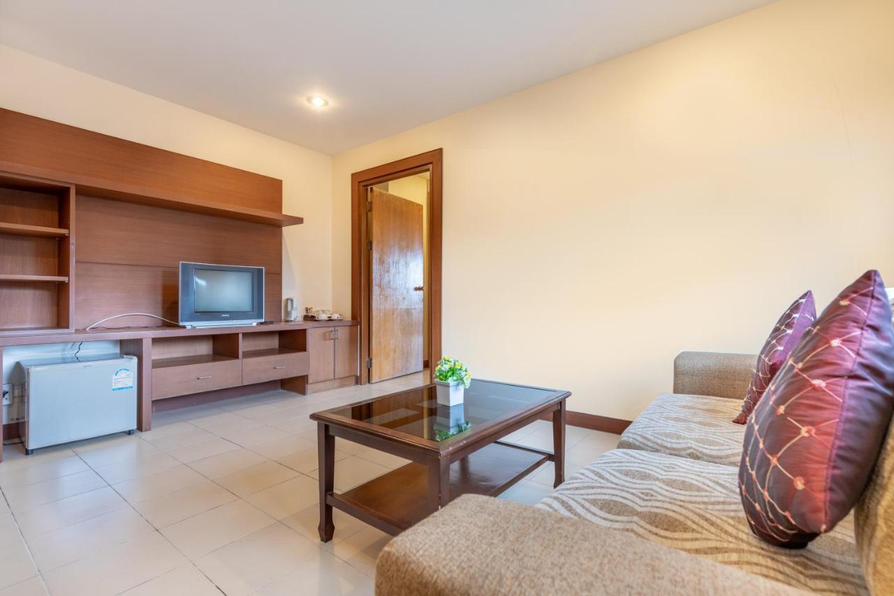 Eastiny Plaza Hotel Патая Екстериор снимка